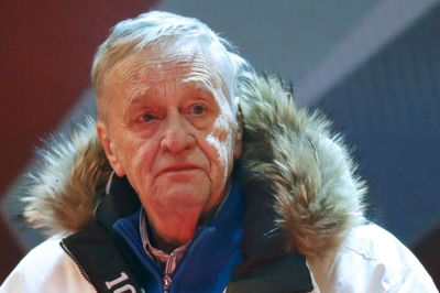 Leonhard Foeger/Reuters. Gå af, lyder opfordringen fra en række vintersportsudøvere til præsidenten for Det Internationale Skiforbund, Gian Franco Kasper. (Arkivfoto)
