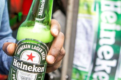 Jean Bizimana/Reuters. Heineken er verdens næststørste bryggeri.Nummer et er belgiske Anheuser-Busch InBev, mens Carlsberg er nummer tre. (Arkivfoto)
