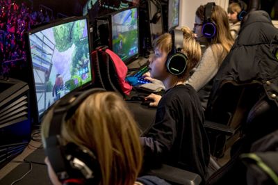 Linda Kastrup/Ritzau Scanpix. Computerspil fylder meget i nogle børns hverdag, som her i esportsforeningen HYDR i Søborg. Forældre behøver tilsyneladende ikke bekymre sig for, om deres børn bliver voldelige af at spille.
