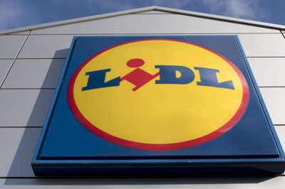 Justin Tallis/Ritzau Scanpix. Den tyske discountkæde Lidl håber at hænge sit logo op langt flere steder i Danmark end i dag. (arkivfoto)