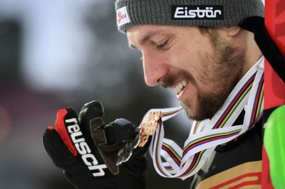 Fabrice Coffrini/Ritzau Scanpix. Marcel Hirscher vandt for nylig VM-guld i slalom. Tirsdag tilføjede han så endnu en slalom-titel til sit cv, da han vandt World Cuppen på trods af et magert resultat i Stockholm.