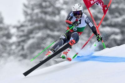 Dimitar Dilkoff/Ritzau Scanpix. Henrik Kristoffersen kørte et flot andet gennemløb i Bulgarien, og det sikrede ham sejren.