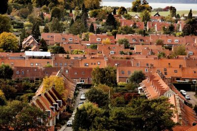 Linda Kastrup/Ritzau Scanpix. I København og Aalborg er lejlighedsmarkedet bremset op de seneste måneder, og det har også gjort det lidt sværere at sælge huse, vurderer chefanalytiker. (Arkivfoto)