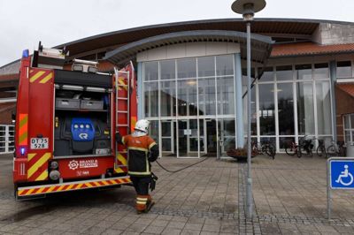 Brand & Redning måtte lørdag formiddag rykke ud til Ikast Svømmecenter. Foto: Holck-Photo