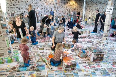 Babyer og barnlige sjæle fik mulighed for at gå maling-amok på Remisenbrande. Foto: Tom Laursen