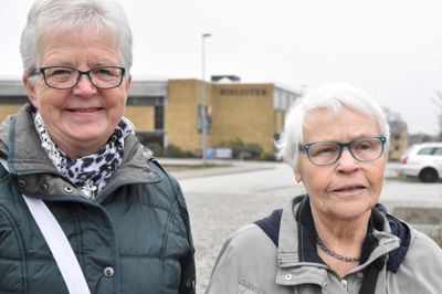 Fra venstre er det formand for Foreningen Norden Ikast Birgit Østergaard og Aslaug Sæbø Bach. Foto: Jacob Hove
