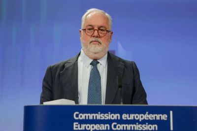Aris Oikonomou/Ritzau Scanpix. - Vi har vedtaget al den lovgivning, der er nødvendig for at nå vores 2030-mål med forøgede mål for vedvarende energi og energieffektivitet, siger EU's klimakommissær, Miguel Aries Canete, i forbindelse med præsentation af statusrapport om EU's energiunion.