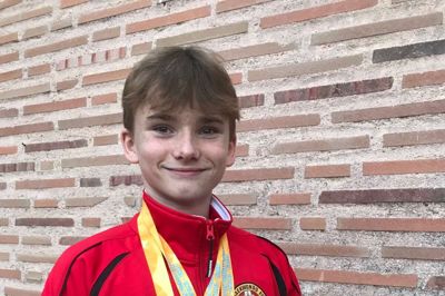 Bastian Thinggaard fra Ikast er netop nået helt til tops og kan kalde sig dobbelt europamester i Taekwondo. ?Foto: Privatfoto