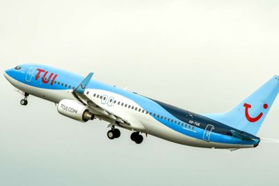 Philippe Huguen/Ritzau Scanpix. Nordiske kunder hos TUI's flyselskab vil muligvis frem over få en bedre klima-samvittighed. (Arkivfoto)