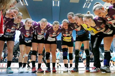 HIH-spillerne kan juble. Pladsen i semifinalerne er sikret. Foto: Tom Laursen