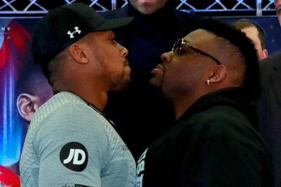 Andrew Couldridge/Ritzau Scanpix. Jarrell Miller (til højre) var i februar i London, da VM-kampen mod Anthony Joshua (til venstre) blev annonceret. Tidligere på ugen blev opgøret aflyst, da amerikaneren afgav en positiv dopingprøve. (Arkivfoto)
