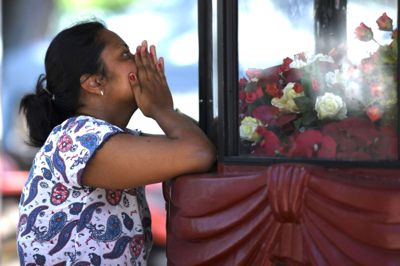 Der bliver sørget over ofrene for søndagens terrorangreb i Sri Lanka i dag. ?Foto: Jewel Samad/AFP