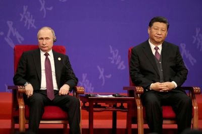 Pool/Reuters. Ruslands præsident, Vladimir Putin, mødtes fredag bilateralt med den kinesiske leder, Xi Jinping, ved en stor konference i Beijing om Kinas globale infrastruktur projekt - Bælt og Vej-initiativet.