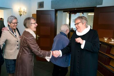 Sognepræst Karin A. Vestergaard holdt søndag to afskedsgudstjenester i Ikast Kirke (fotoet) og i Faurholt Kirke. Foto: Tom Laursen