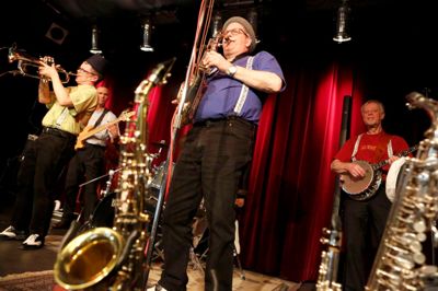 Jazz-buffetten ses her, da de tidligere fyldte Bakkehuset med godt humør. Lørdag 3. maj vender de tilbage. ? Foto: Henrik Ole Jensen