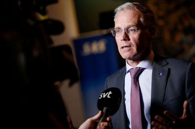 Fredrik Persson/Ritzau Scanpix. Omkring 350 millioner danske kroner kommer pilotstrejken til at koste SAS, vurderer aktieanalysechef ved Sydbank Jacob Pedersen. Strejken begyndte fredag 26. april. Torsdag 2. maj kort før midnat kunne SAS' administrerende direktør, Rickard Gustafson (billedet), fortælle, at strejken var slut.