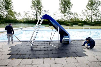 Bording Friluftsbad åbner på fredag og blev lørdag formiddag topshinet og klar til sæson 2019. ?Foto: FLemming Hansen