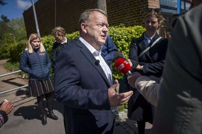 Liselotte Sabroe/Ritzau Scanpix. Statsminister Lars Løkke Rasmussen (V) vil ikke træffe nye beslutninger om at hæve hverken skatter eller afgifter, ud over det som allerede er fastsat.