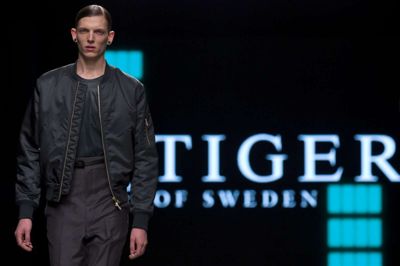 Justin Tallis/Ritzau Scanpix. Tøjmærket Tiger of Sweden er ejet af det børsnoterede selskab IC Group. Her ses et billede fra Copenhagen Fashion Week AW19. (Arkivfoto)