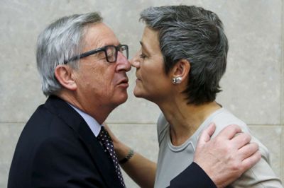 François Lenoir/Reuters. Kommissionsformand Jean-Claude Juncker havde kendt Margrethe Vestager fra møder blandt EU's økonomi- og finansministre, da han i 2014 bad den danske statsminister om at få hende som kommissær. Luxembourgeren, hvis mandat snart udløber, har forsøgt at sikre danskeren yderligere fem år.