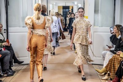 Celina Dahl/Ritzau Scanpix. Niels Martinsen vil købe resten af aktierne i IC Group, der delvist består af tøjmærket By Malene Birger, som her viser en kollektion frem på Copenhagen Fashion Week. (arkivfoto)