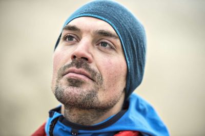 Henning Bagger/Ritzau Scanpix. Rasmus Kragh, der her ses inden sin afgang til Himalaya, nåede natten til torsdag toppen af Mount Everest uden brug af kunstig ilt.