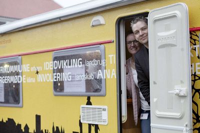 I marts var Karsten Krogsgaard Sommer og Lone Jager Neldeberg på rundtur til Brande, Nr. Snede og Ikast med den kommunale campingvogn for at få input til den idræts- og fritidspolitik, der nu er præsenteret et udkast til. Foto: Mikael Lund