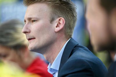 Philip Davali/Ritzau Scanpix. EP19: Kristian Thulesen Dahl, Peter Kofod, Anders Primdahl Vistisen og Pia Adelsteen fra Dansk Folkeparti holder pressemøde om det kommende Europa-Parlamentsvalg i Bibliotekshaven ved Christiansborg i København. Partiet står til en halvering af deres mandater ved valget - fra fire til to.