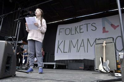 Claus Bech/Ritzau Scanpix. Den unge klimaaktivist Greta Thunberg skød Folkets Klimamarch i København i gang med en tale på Christiansborgs Slotsplads. Hun modtog flere gange stor applaus fra publikum.
