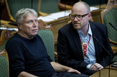 Liselotte Sabroe/Ritzau Scanpix. Hvis Alternativet bliver valgt til Europa-Parlamentet efter søndages valg, vil Rasmus Nordqvist (til højre) træde ud af partiets folketingsgruppe. (Arkivfoto)