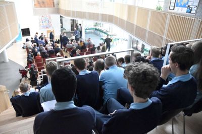 Eleverne var også inviteret med til fejringen af skolens 10-årsjubilæum
