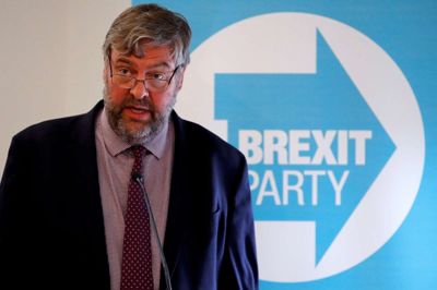 Phil Noble/Reuters. Henrik Overgaard Nielsen, der er medlem af Brexitpartiet, skal hjælpe EU-modstanderen Nigel Farage og Storbritannien med at komme ud af EU. Han er valgt ind i Europa-Parlamentet. (Arkiv).
