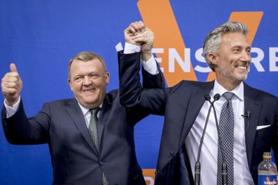 Mads Claus Rasmussen/Ritzau Scanpix. Statsminister Lars Løkke Rasmussen og Morten Løkkegaard fremviste sejrsminer under Venstres valgfest på Christiansborg i København søndag aften, efter at Venstre fik stor succes til europaparlamentsvalget.