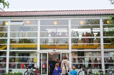 Der plejer at være massiv kø når dørene til tilmeldingen til Aktiv Sommer, åbner på 1. sal på Ikast bibliotek. ?Foto: Privatfoto