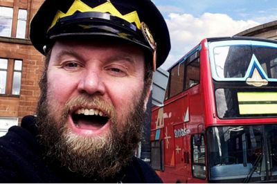 En gammel rød dobbeltdækkerbus fra London er på vej til Ikast. Foto: Privatfoto