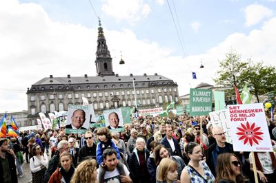 Philip Davali/Ritzau Scanpix. 25. maj var det klimamarch i København. Tidligt i valgkampen handlede 20 procent af medieomtalen om flygtninge og indvandrere. Den andel er skrumpet til ni procent, mens klima og miljø fylder 25 procent af omtalen. (Arkivfoto).