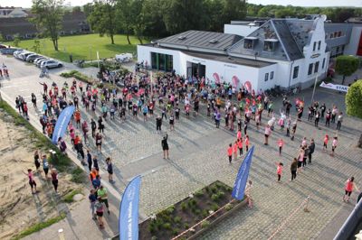 Opvarmning før afgang ved Bakkehuset. Foto: Privatfoto
