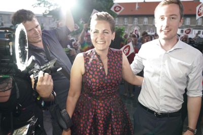 Martin Sylvest/Ritzau Scanpix. SF-formand Pia Olsen Dyhr og gruppeformand Jacob Mark (SF) under valgfesten hos SF onsdag aften. Jacob Mark har målt på personlige stemmer klaret sig bedre end Olsen Dyhr ved valget. Dog var der også flere mulige stemmer at hente i Sjællands Storkreds.