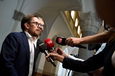 Mads Claus Rasmussen/Ritzau Scanpix. Simon Emil Ammitzbøll Bille og Ole Birk Olesen fra Liberal Alliance ankommer til regeringsforhandlinger efter et valg, der har sendt partiet ud i en stor, stor krise.