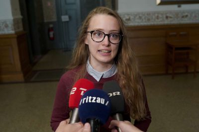Martin Sylvest/Ritzau Scanpix. Aki-Matilda Høegh-Dam fra det grønlandske parti Siumut ankommer vil ikke støtte sin grønlandske kollega Ajaa Chemnitz Larsen i kravet om, at Danmark skal have en minister for Arktis.