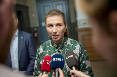 Thomas Sjørup/Ritzau Scanpix. Mette Frederiksen ankommer til søndagens forhandlinger om dannelse af en ny regering.