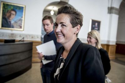Mads Claus Rasmussen/Ritzau Scanpix. Jacob Mark og formand Pia Olsen Dyhr fra SF ankommer til regeringsforhandlinger på Christiansborg tirsdag den 11. juni.