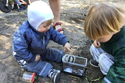 De små kriblende dyr havde de smås udelte interesse. ?Privatfoto