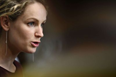 Pernille Skipper og Enhedslisten vil have De Radikale til at bøje sig på det økonomiske område i regeringsforhandlingerne.