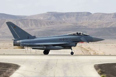 Europæere har før slået kræfterne sammen om at udvikle et jagerfly. Her er det en tysk Eurofighter Typhoon, der lander i Eilat i Israel for at deltage i en militærøvelse. (Arkiv)