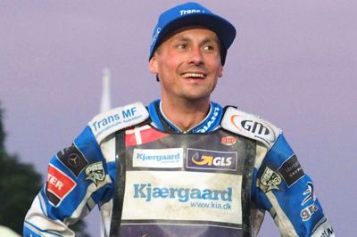 Den danske speedwaykører Leon Madsen blev nummer to i lørdagens VM-grandprix i Prag.