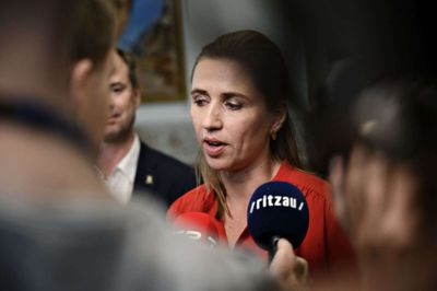 S-formand Mette Frederiksen forsøger at skaffe sig et flertal til en ren S-regering.