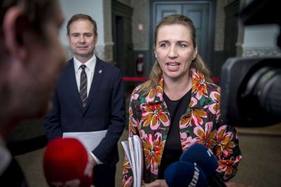 S-formand Mette Frederiksen forsøger at skaffe et flertal til en ren S-regering. Det forhandler hun med Enhedslisten, De Radikale og SF om.