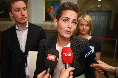 Formand Pia Olsen Dyhr (SF) ankommer til lørdagens regeringsforhandlinger med Socialdemokratiet i Landstingssalen på Christiansborg. Forhandlingerne om en ny regering har efterhånden varet i to uger.