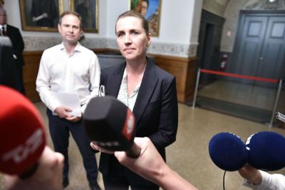 Mette Frederiksen og Nicolai Wammen fra Socialdemokratiet ankommer til regeringsforhandlinger i Landstingssalen på Christiansborg, mandag den 24. juni 2019. (Foto: Mads Claus Rasmussen/Ritzau Scanpix).